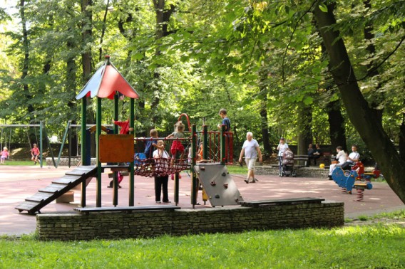 Plac zabaw w Parku Miejskim