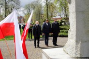 Prezydent Siemianowic Śląskich wraz z przewodniczącym i wiceprzewodniczącym Rady Miasta składają…