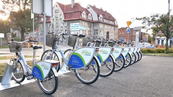 rowery miejskie zaparkowane w stacji dokującej