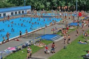 Miejski Ośrodek Sportu i Rekreacji "Pszczelnik" - tłum ludzi na basenie