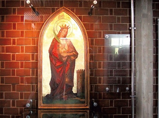 Zdjęcie przedstawia wizerunek św. Barbary, który niegdyś znajdował się w cechowni KWK Michał, a…