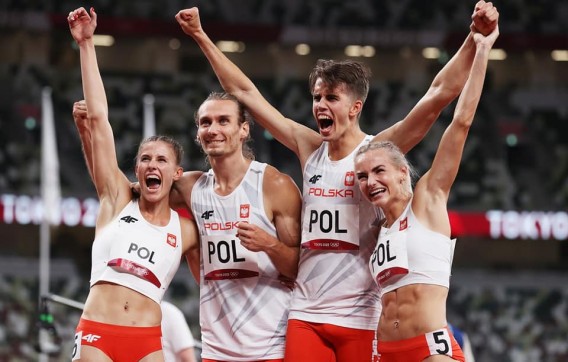Sztafeta 4x400 m w składzie: Kajetan Duszyński, Karol Zalewski, Natalia Kaczmarek i Justyna…
