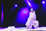 Anna Jakubowska na scenie jako Królowa Śniegu.