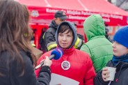 Pokaz siemianowickich strażaków przyciągnął pierwszych sześćdziesięciu wolontariuszy, uczniów…