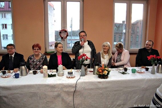 Członkowie siemianowickiego koła Polskiego Związku Niewidomych podczas spotkania wigilijnego.