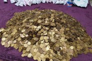 Góra usypana z zebranych monet.