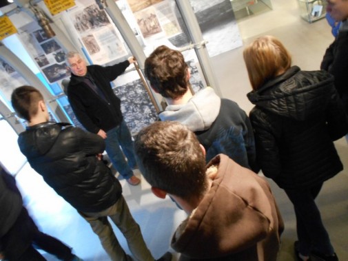 Młodzież z hufca zwiedza muzeum kop. Wujek