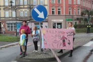 Kibice w Siemianowicach Śląskich czekający na zawodników - uczestników Silesia Marathonu