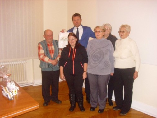 Członkowie ŚSKON z burmistrzem Karpacza