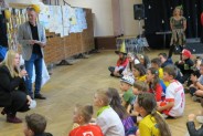Zastępca Prezydenta Miasta - Pani Marta Suchanek-Bijak, rozmawia z dziećmi