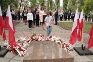 Złożeniem kwiatów na płycie Grobu Nieznanego Żołnierza upamiętniono zakończenie II wojny światowej.