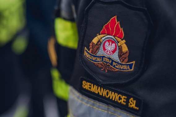 Pokaz siemianowickich strażaków przyciągnął pierwszych sześćdziesięciu wolontariuszy, uczniów…