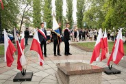 Złożeniem kwiatów na płycie Grobu Nieznanego Żołnierza upamiętniono zakończenie II wojny światowej.