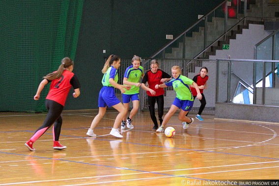 Międzyszkolne rozgrywki w futsalu, które odbyły się 18 listopada w Kompleksie Sportowym Michał.