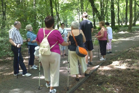 Nordic walking to ulubiony sposób na rekreacje seniorów