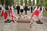 Złożeniem kwiatów na płycie Grobu Nieznanego Żołnierza upamiętniono zakończenie II wojny światowej.