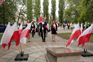 Złożeniem kwiatów na płycie Grobu Nieznanego Żołnierza upamiętniono zakończenie II wojny światowej.