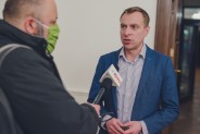 Kierownik Biura Obsługi Inwestora Urzędu Miasta udzielający wywiadu dla loklanych mediów.