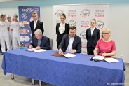 Uroczyste podpisanie umowy dotyczącej współpracy pomiędzy zakładem piekarniczo-cukierniczym…