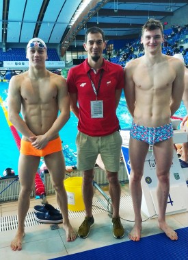 Mateusz Chowaniec (pierwszy z lewej), trener Leszek Małyszek (w środku) i Kamil Sieradzki…