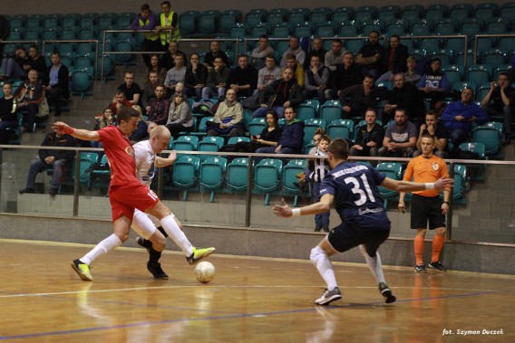 Marcin Cuber (w białej koszulce) zdobył w sobotnim meczu dla FC 2016 Siemianowice aż cztery bramki