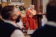Kapłan odprawiający mszę