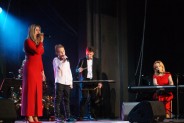 Rodzina Wantuła podczas wykonywania koncertu świąteczno-karnawałowego  na scenie SCK- Bytków