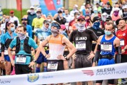Uczestnicy Silesia Marathonu oczekują na start biegu