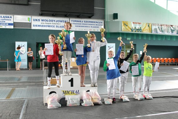 Siemianowiczanka Tosia Halemba (UKS Wołodyjowski) zwyciężyła w II Turnieju Szermierczym Dzieci o…