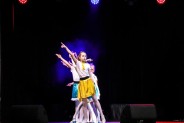 na zdjęciu dziewczynki z zespołu tanecznego z SCK- Bytków tańcząće na scenie. Mają białe…