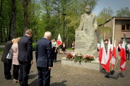 Siemianowiccy radni przy Pomniku Wojciecha Korfantego w Siemianowicach Śląskich.