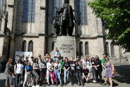 Uczestnicy projektu przy pomniku Jana Sebastiana Bacha.
