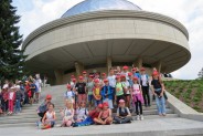 Zdjęcie grupowe uczestników wycieczki do Planetarium