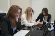 uczennice podczas zajęć w zawodzie technik rachunkowości