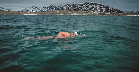 W lodowatej wodzie po rekord świata