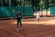Uczestnicy wakacyjnej szkółki tenisa ziemnego
