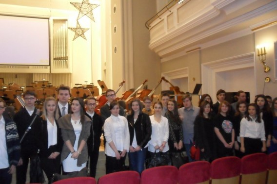 Uczniowie Katolika po koncercie w filharmonii