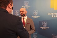 Dr Janusz MIchałek udziela odpowiedzi Piotrowi Kochankowi, rzecznikowi siemianowickiego urzędu…