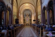 Wnętrze kościoła pw. św. Michała Archanioła w czasie uroczystości pogrzebowych