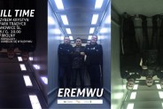 Plakat zespołu EREMWU. Widoczni trzej członkowie zespołu i opis daty i miejsca koncertu.
