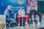 Robert Walczak, Kajetan Duszyński i Krzysztof Podchul rozmawiają w hali KS „Michał”