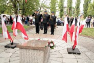 Złożeniem kwiatów na płycie Grobu Nieznanego Żołnierza upamiętniono zakończenie II wojny światowej.