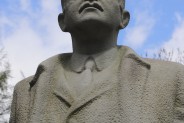 Postać Wojciecha Korfantego z pomnika w Siemianowicach Śląskich