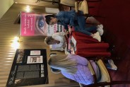Salon optyczny - Różowe okulary - wykonuje bezpłatne badanie wzroku dla uczestników spotkania -…