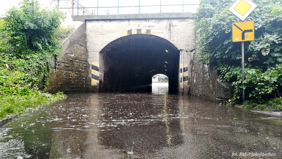 Zalany tunel w rejonie ulic Kilińskiego i Fabrycznej.