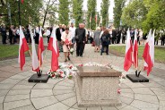 Złożeniem kwiatów na płycie Grobu Nieznanego Żołnierza upamiętniono zakończenie II wojny światowej.