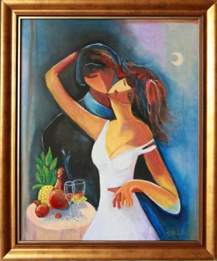 Na zdjęciu obraz przedstawiający kobietę i mężczyznę w miłosnym uścisku oraz stolik z owocami,…