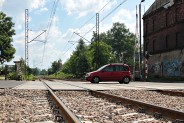 Otwarty przejazd kolejowy na przedłużeniu ulic Bytkowskiej i Oświęcimskiej.