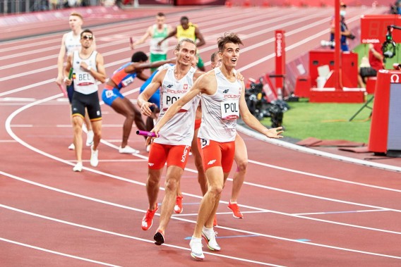 Karol Zalewski i Kajetan Duszyński  na bieżni podczas biegu