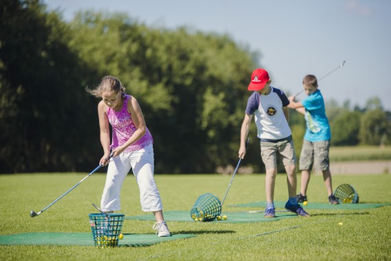 Wakacyjne wtorki z golfem cieszą się dużą popularnością wśród siemianowickich dzieci